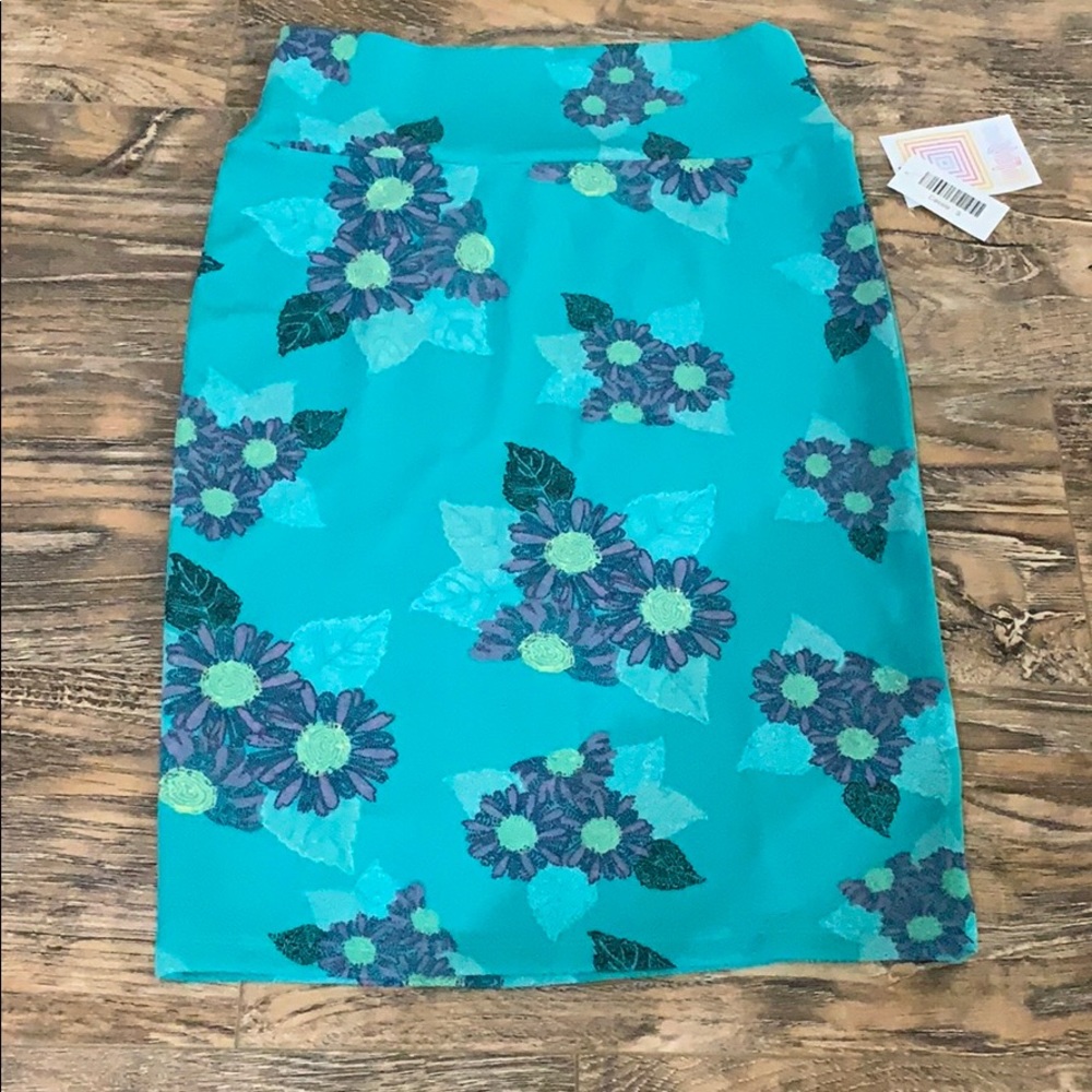 Small floral Lularoe cassie skirt
